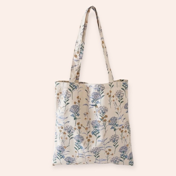 Handbags - 🆕 Floral Shopping Tote Bag NWT